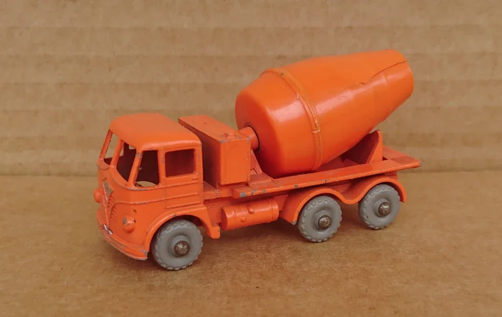 1963 Foden Concrete Truck Orange: Image 2
