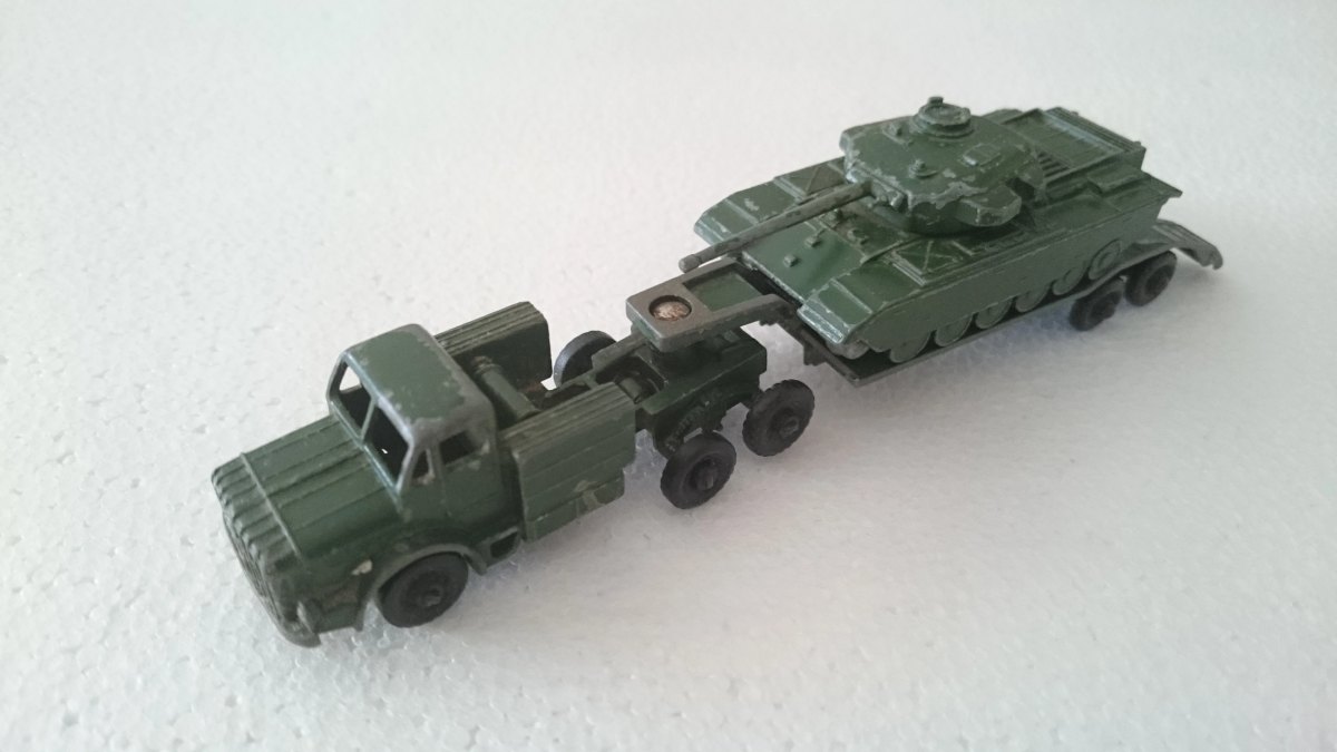 Hot Wheels 10-Wheel Transporter with Centurion Tank