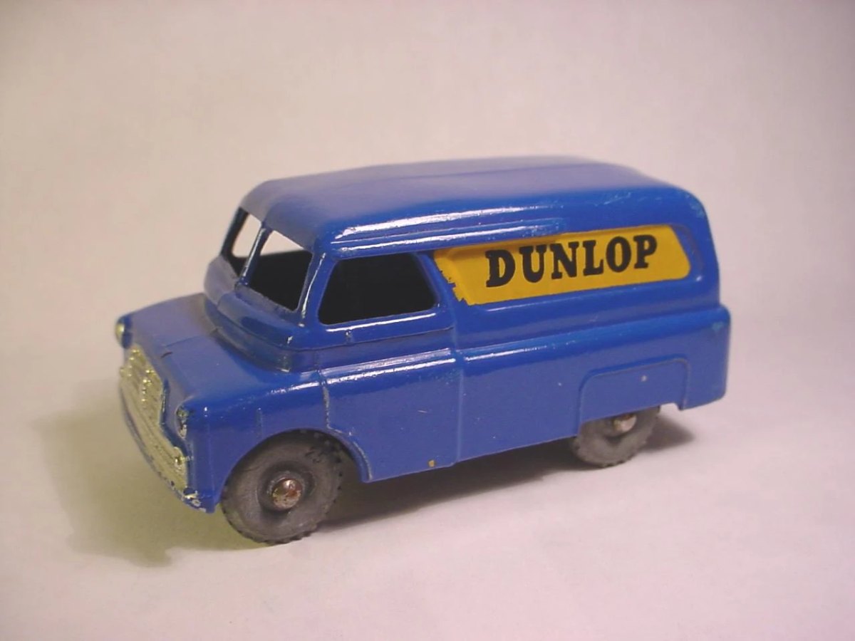 Hot Wheels Dunlop Van
