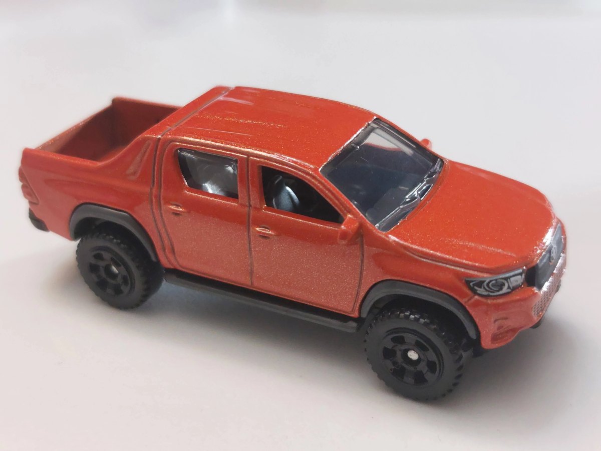 2026 Toyota Hilux Pickup Orange: No package: Image 3