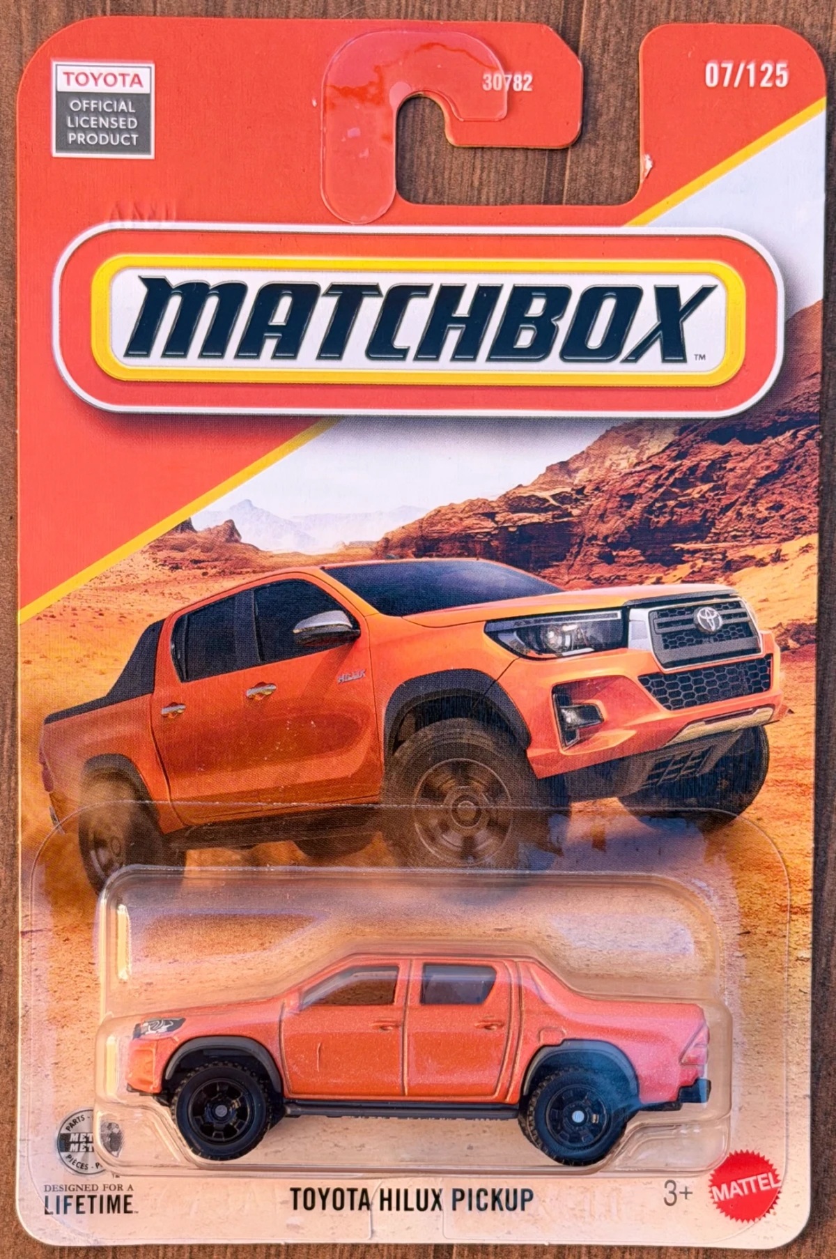 2026 Toyota Hilux Pickup Orange: Long Card: Image 2