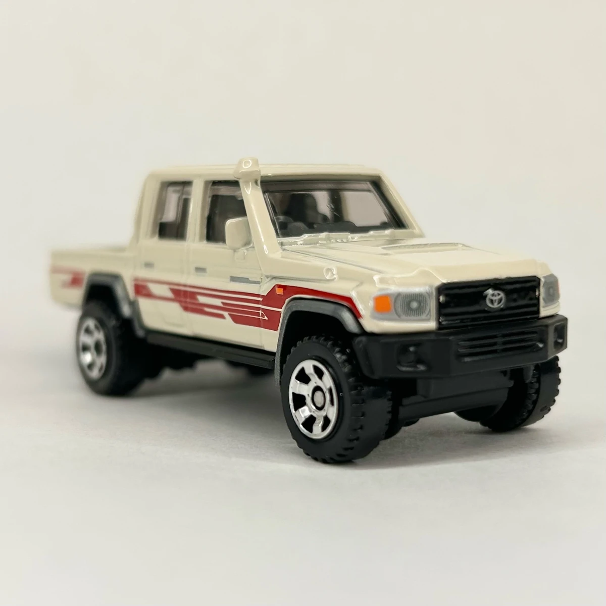 2026 17 Toyota Land Cruiser 78 White: No Package: Image 5