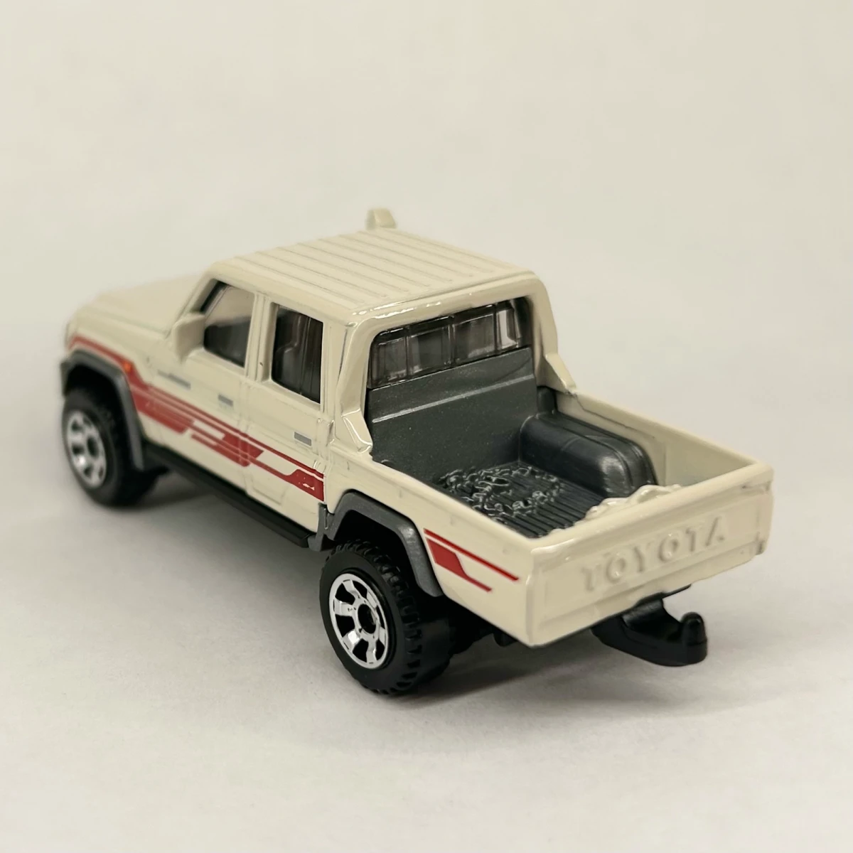 2026 17 Toyota Land Cruiser 78 White: No Package: Image 6