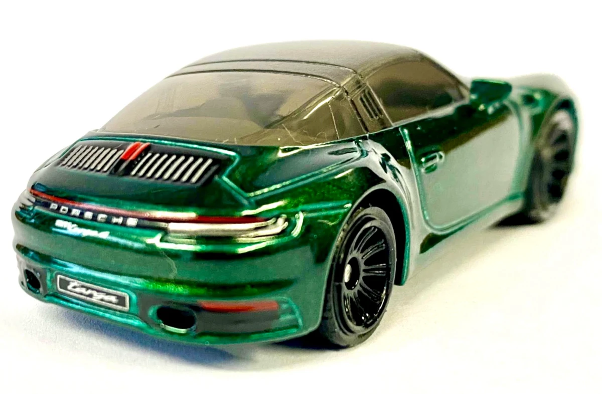 2026 Porsche 911 Targa Green: No Package: Image 5