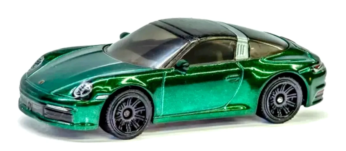 2026 Porsche 911 Targa Green: No Package: Image 4