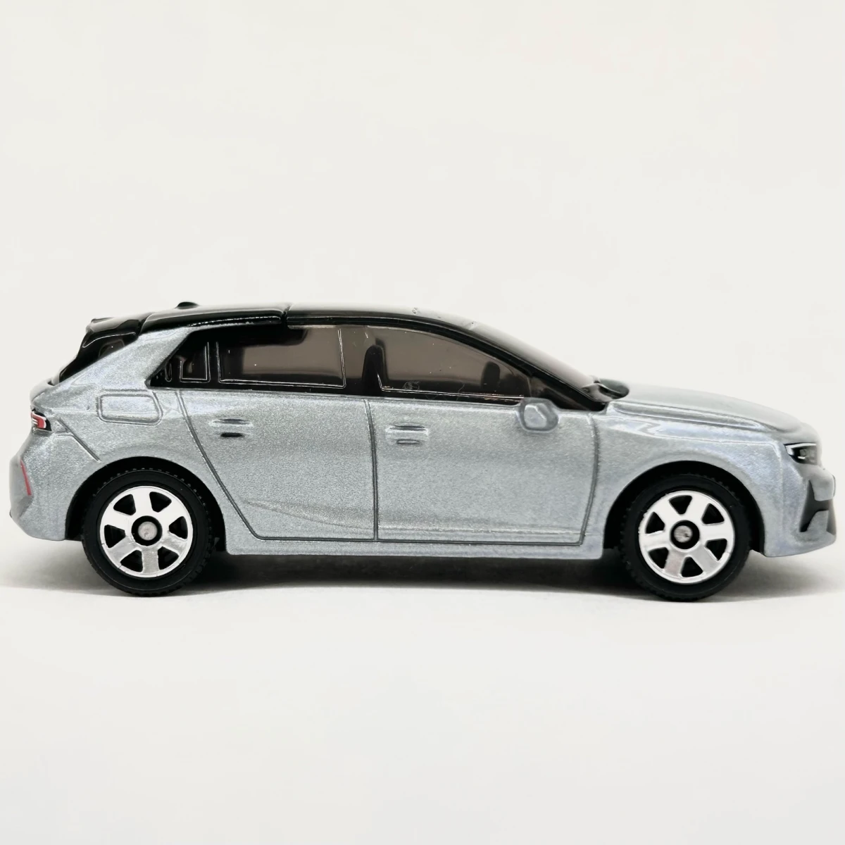 2026 Opel Astra Grey: No Package: Image 4