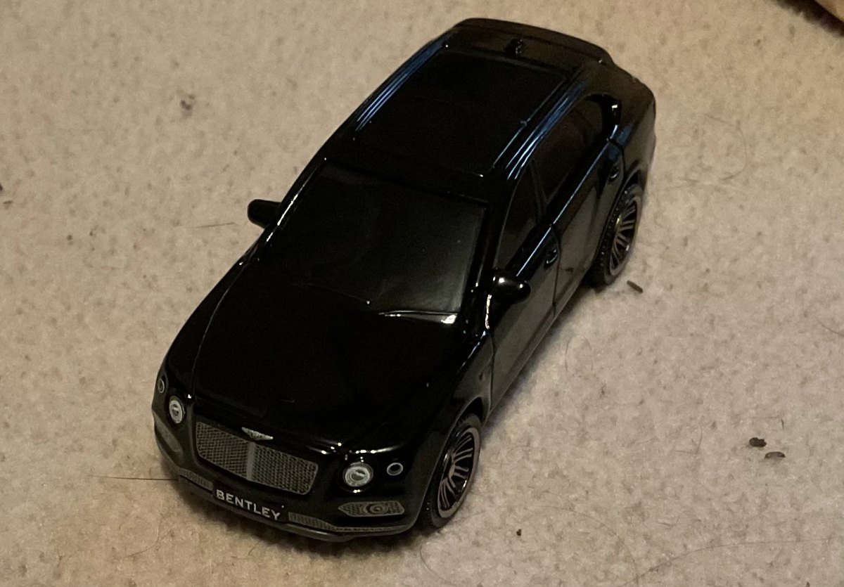 Hot Wheels 18 Bentley Bentayga