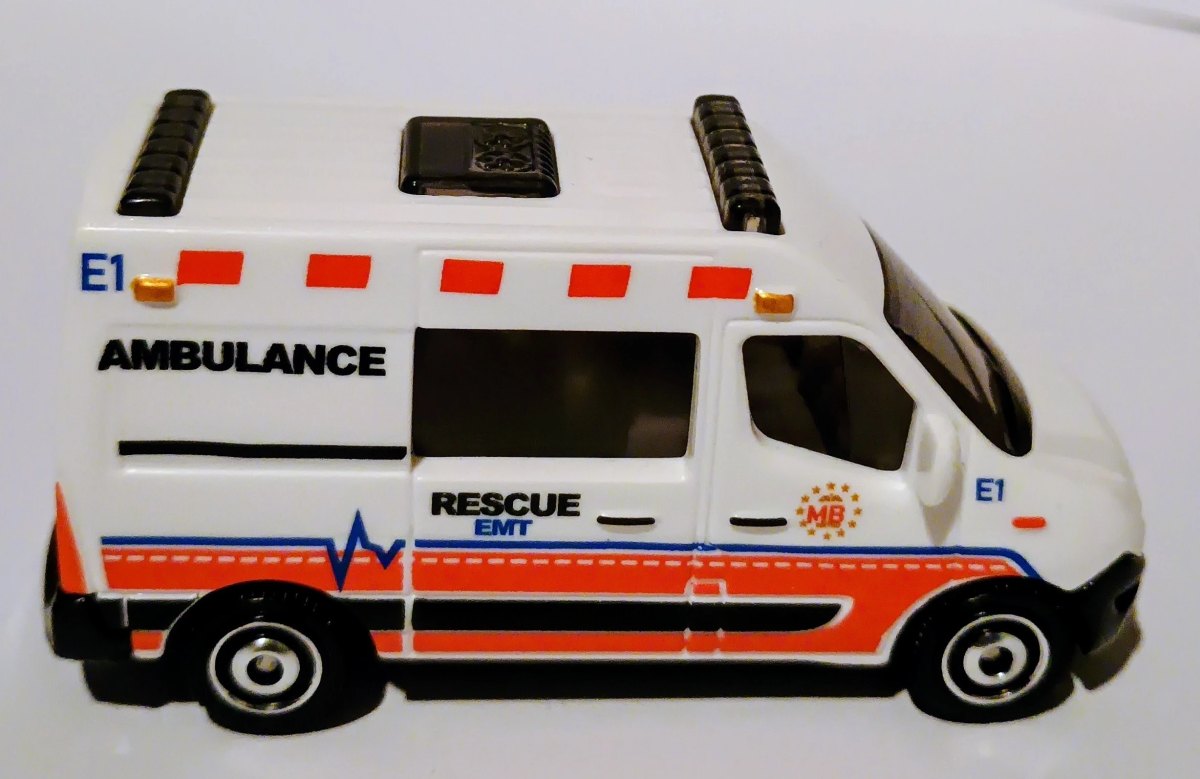 Hot Wheels Renault Master Ambulance