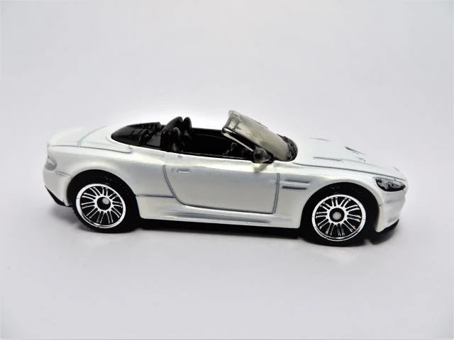 Hot Wheels Aston Martin DBS Volante
