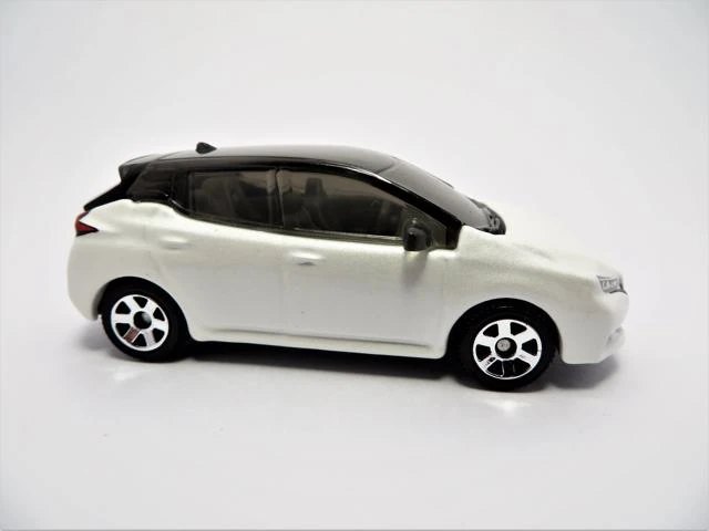 Hot Wheels 2018 Nissan Leaf