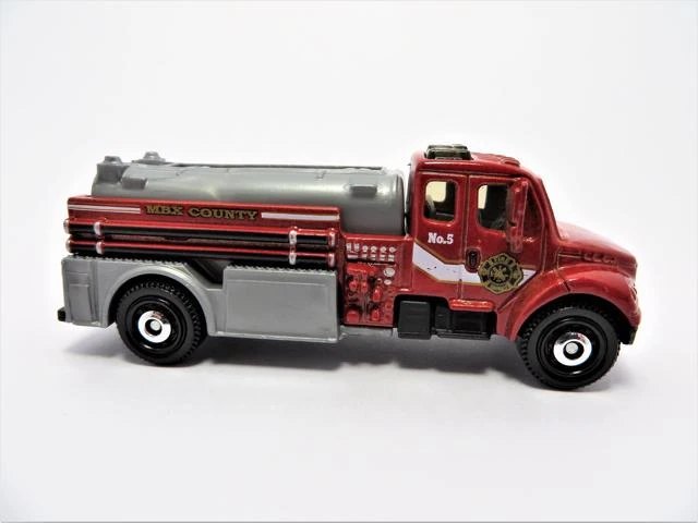 Hot Wheels Freightliner M2 106 Fire Tanker