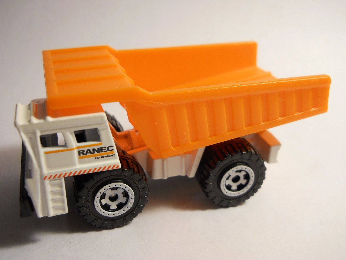 Hot Wheels MBX Turf Hauler