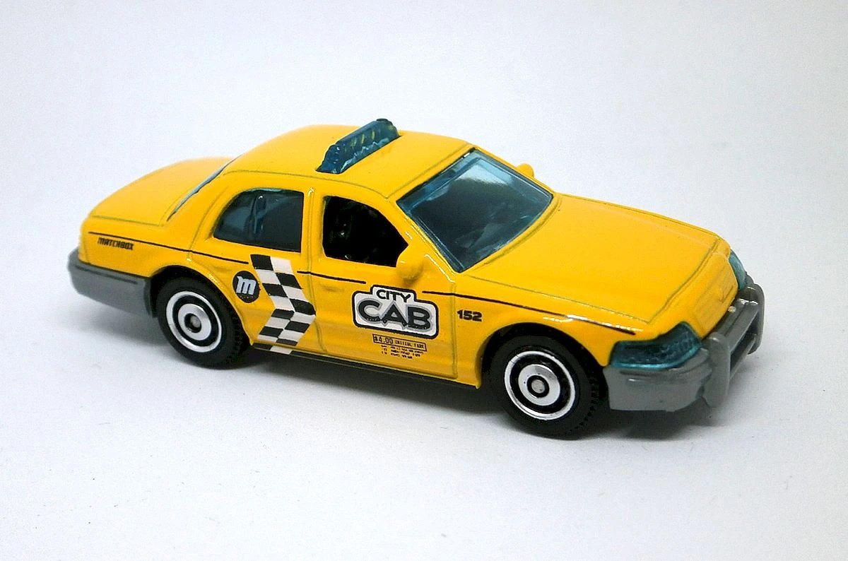 Hot Wheels 2006 Ford Crown Victoria Taxi
