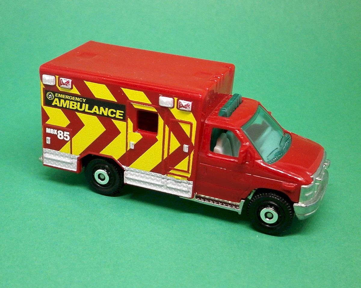Hot Wheels Ford E-350 Ambulance