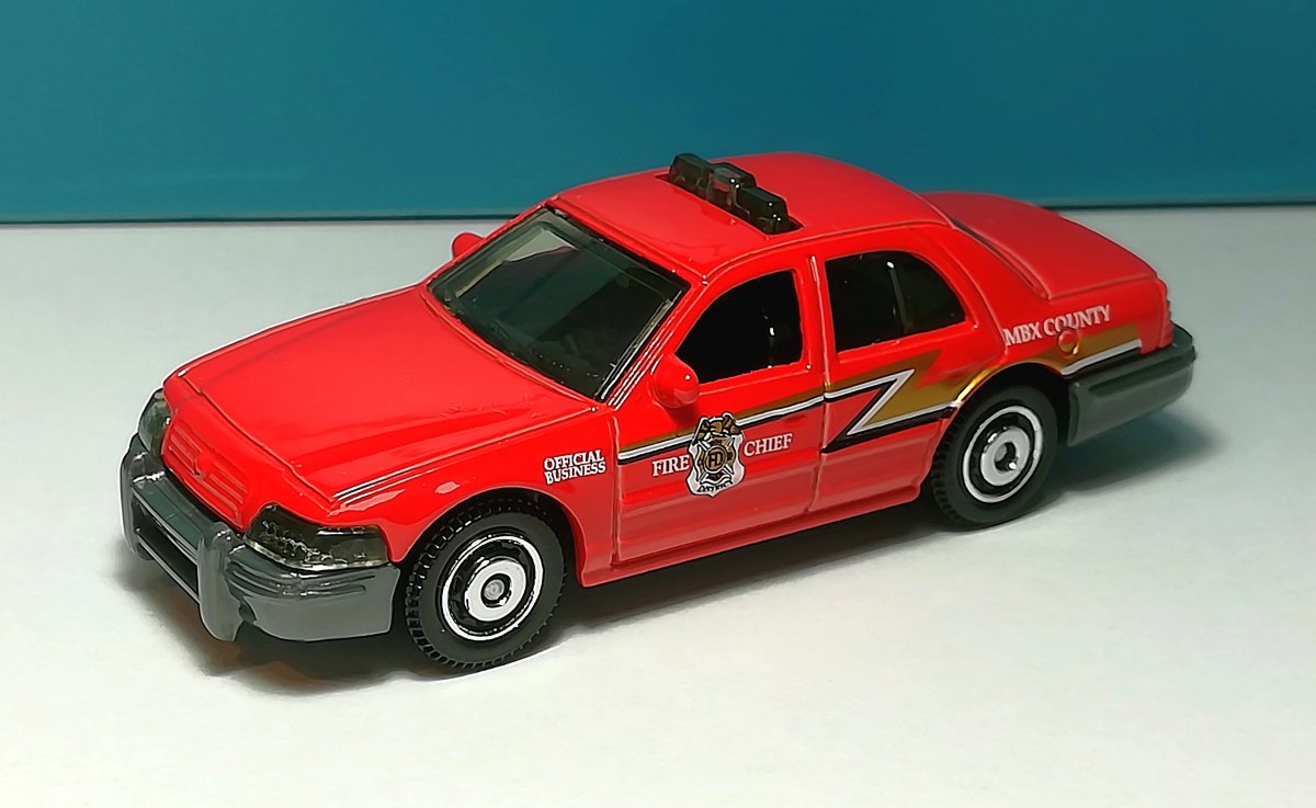 Hot Wheels 2006 Ford Crown Victoria