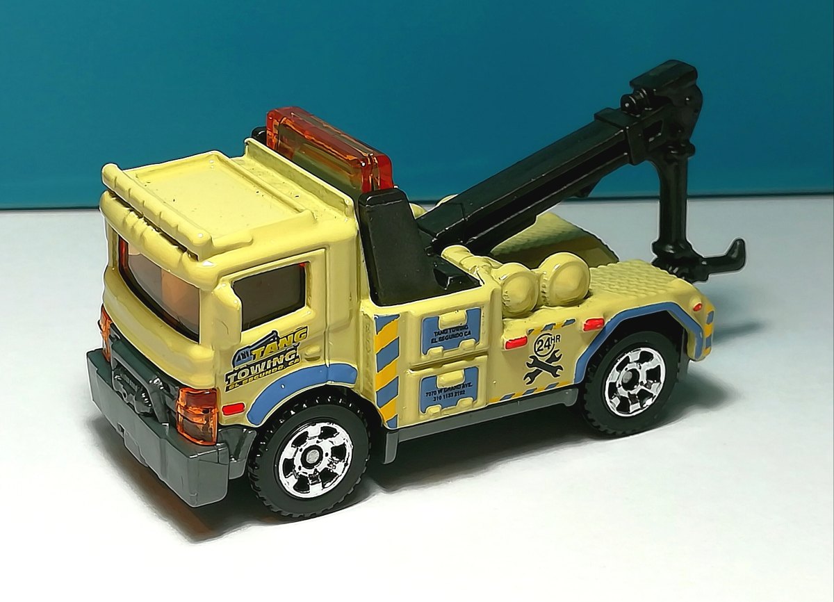 Hot Wheels Urban Tow Truck