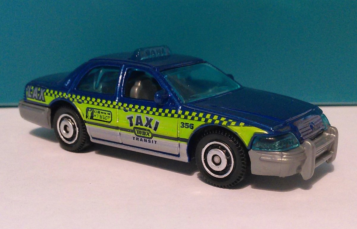 Hot Wheels 2006 Ford Crown Victoria