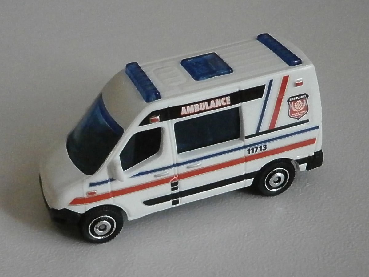 Hot Wheels Renault Master Ambulance