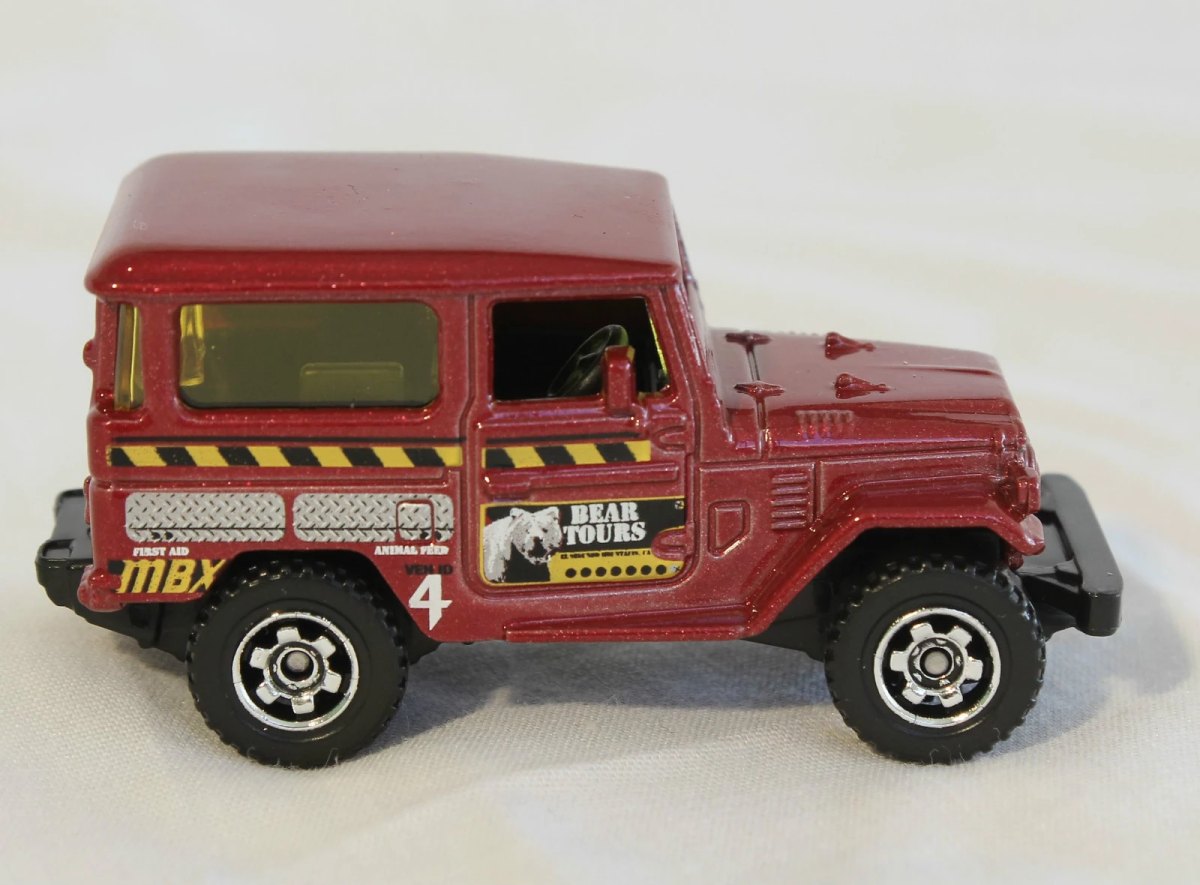 Hot Wheels 1968 Toyota Land Cruiser (FJ40)