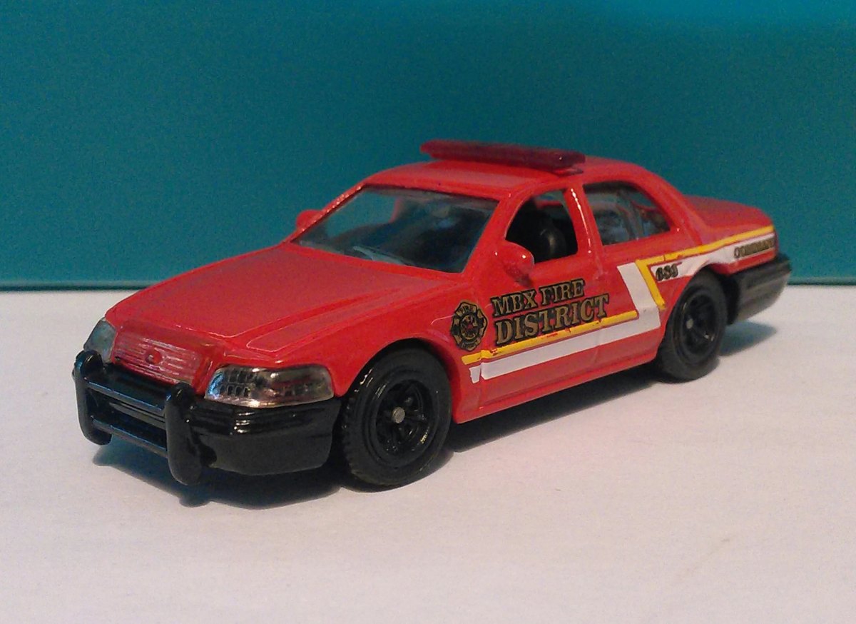 Hot Wheels 2006 Ford Crown Victoria