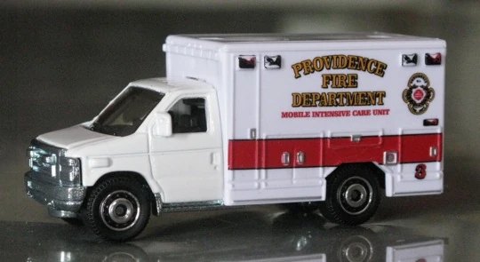 Hot Wheels Ford E-350 Ambulance