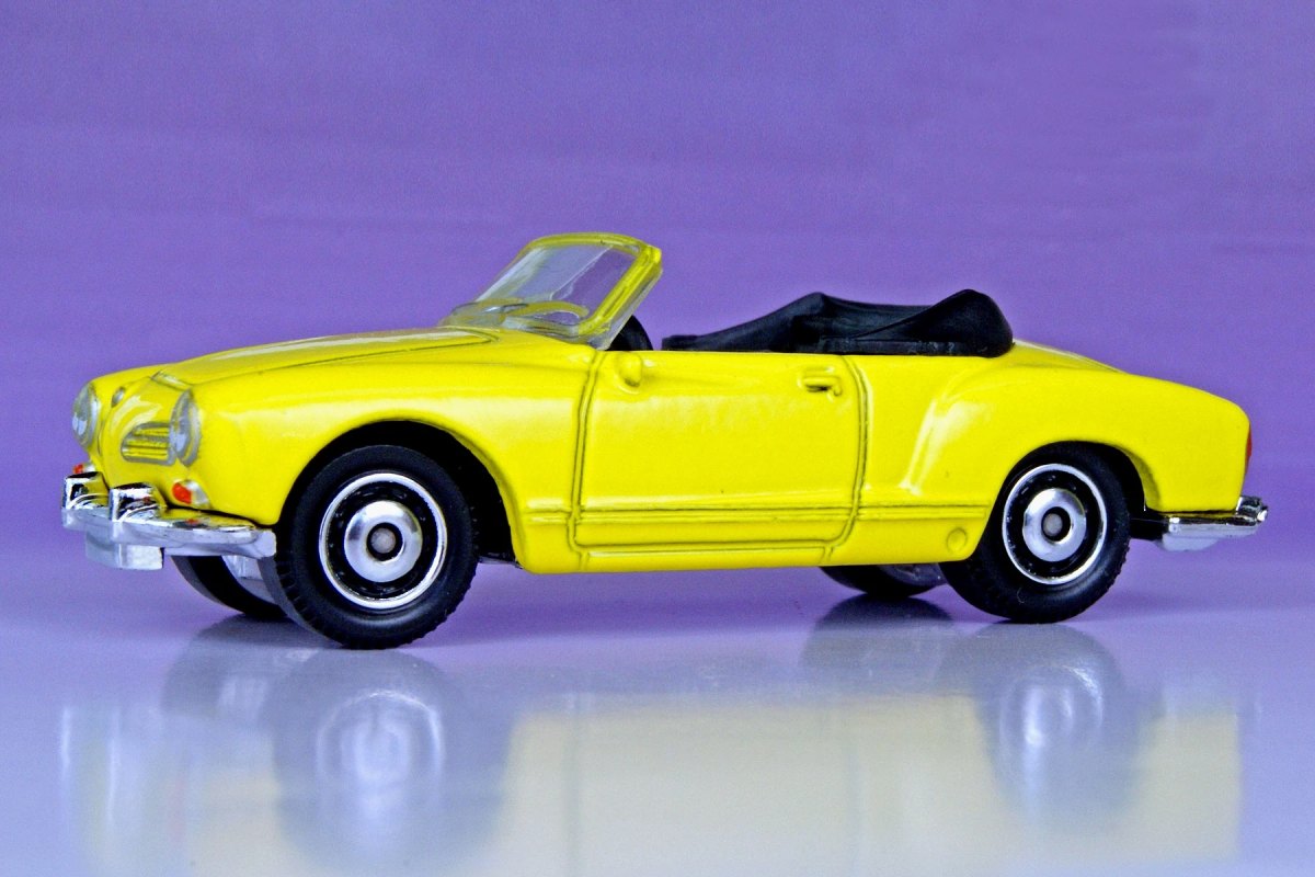 Hot Wheels 1969 Type 14 Karmann Ghia Convertible