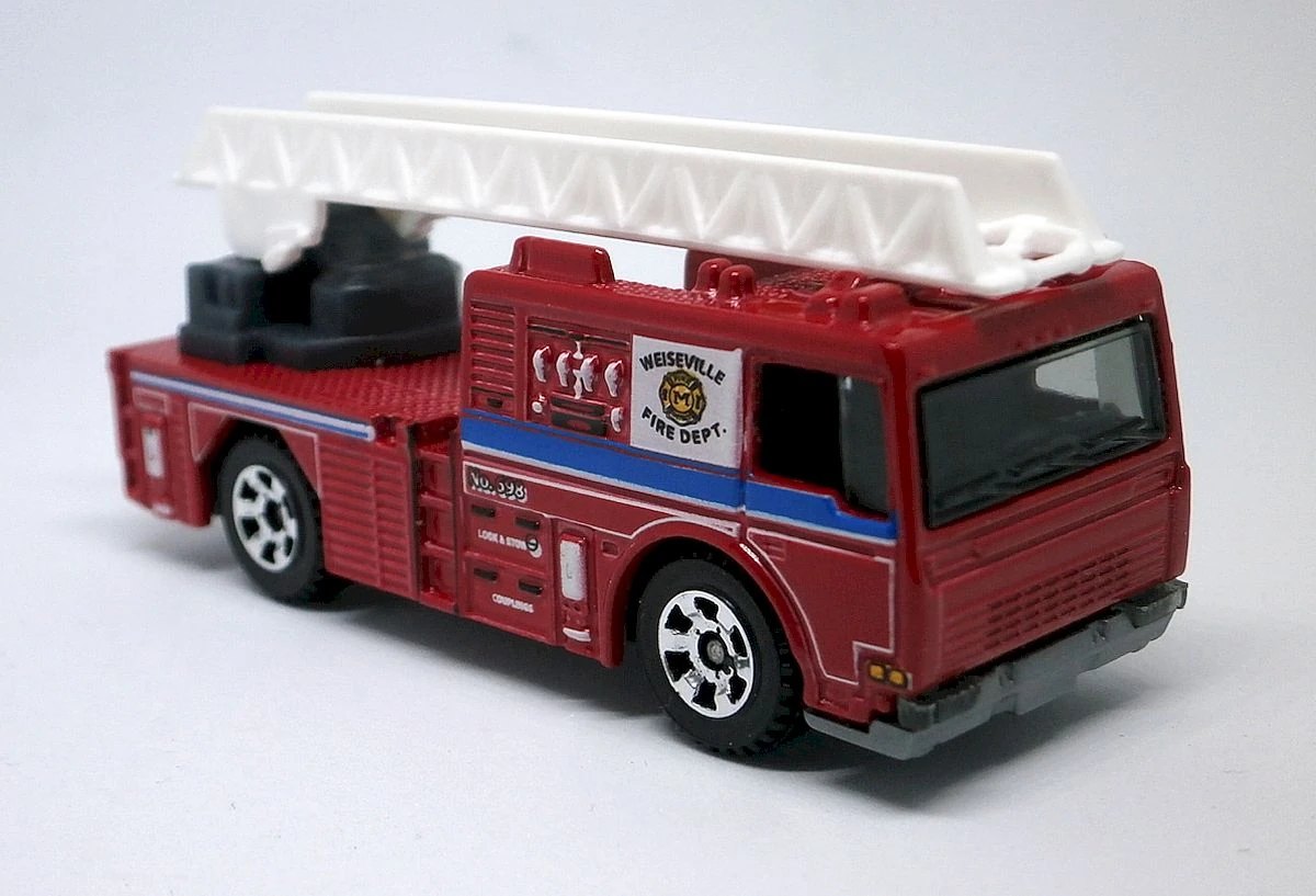 Hot Wheels Fire Engine (2006)