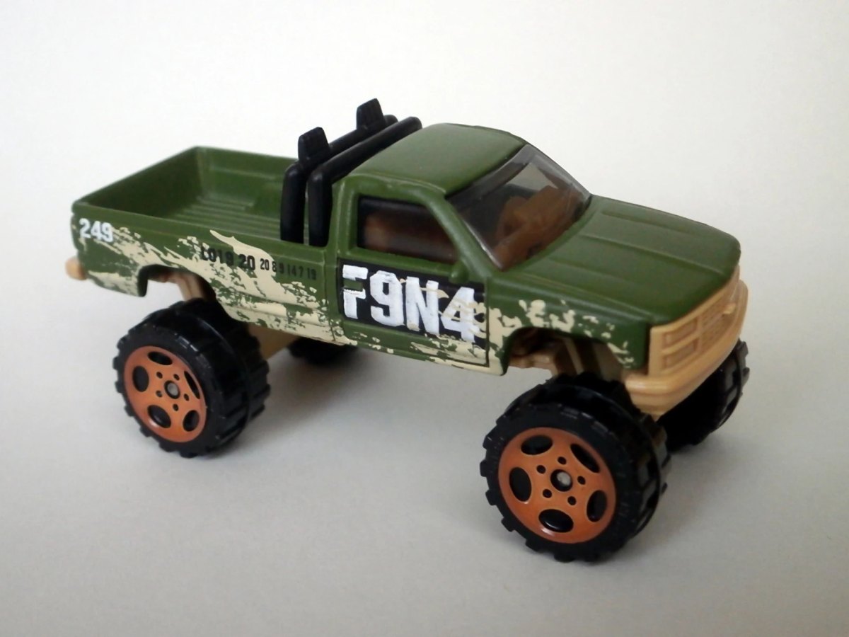 Hot Wheels Chevrolet K-1500 4x4 Pick-Up