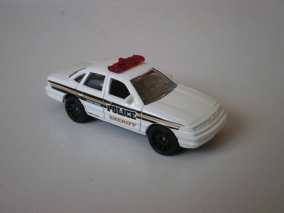 Hot Wheels 97 Ford Crown Victoria Police Car