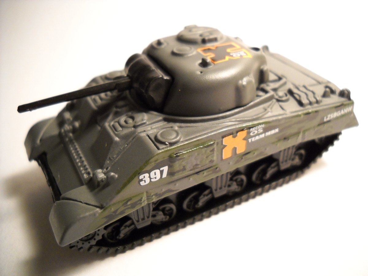 Hot Wheels M4 Sherman Tank