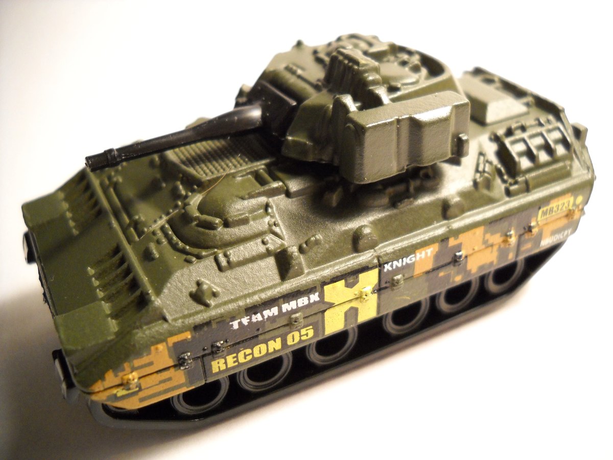 2005 M2 Bradley Tank Green: Multipack Package: Image 2