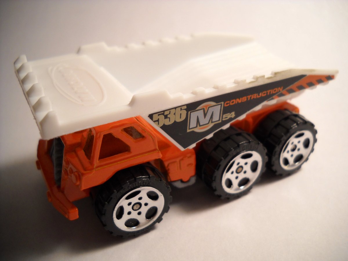 Hot Wheels 3-Axle Dump Truck