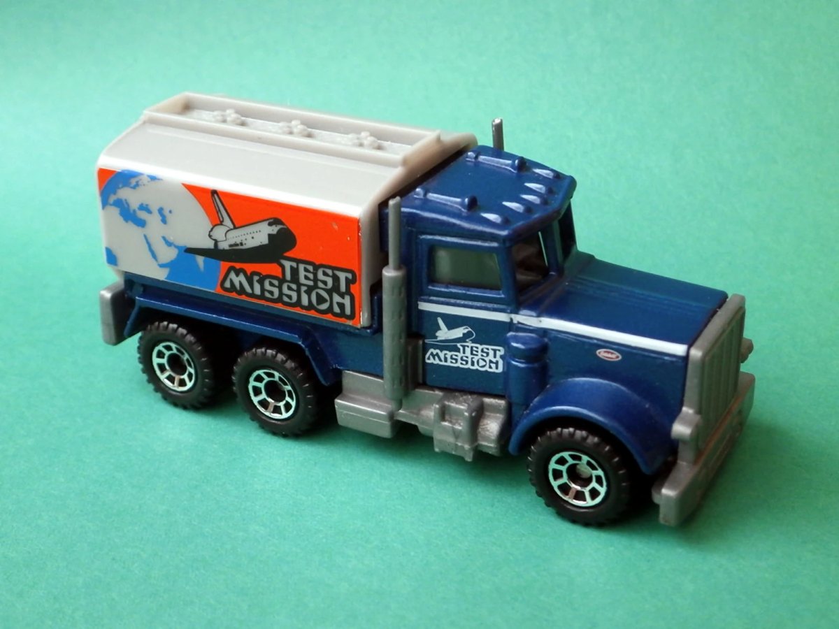 Hot Wheels Peterbilt Tanker Truck