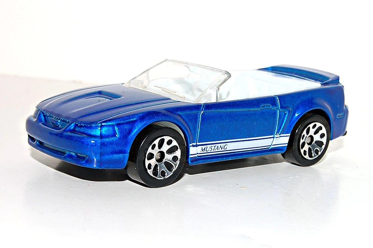 Hot Wheels ´99 Ford Mustang Convertible