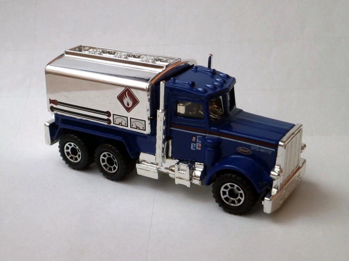 Hot Wheels Peterbilt Tanker Truck