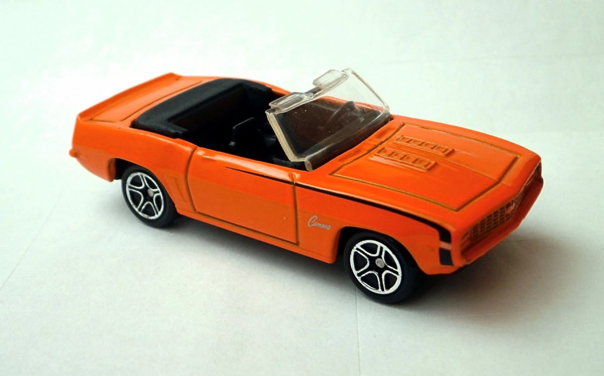 Hot Wheels 69 Chevrolet Camaro SS-396