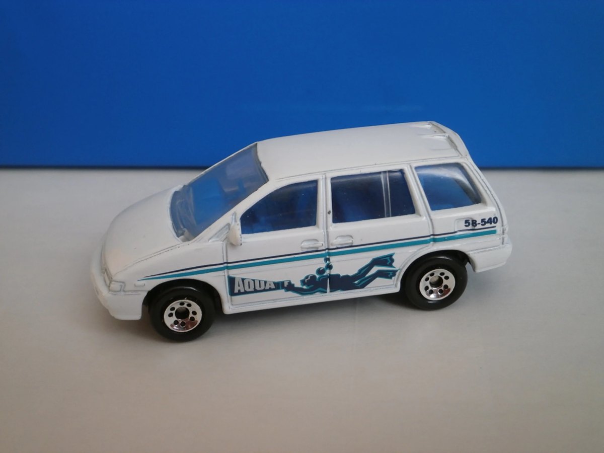 Hot Wheels Nissan Prairie