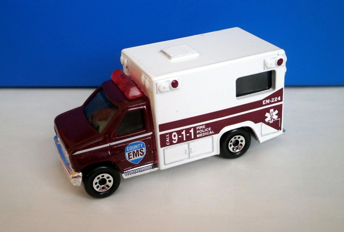 Hot Wheels Ford Ambulance