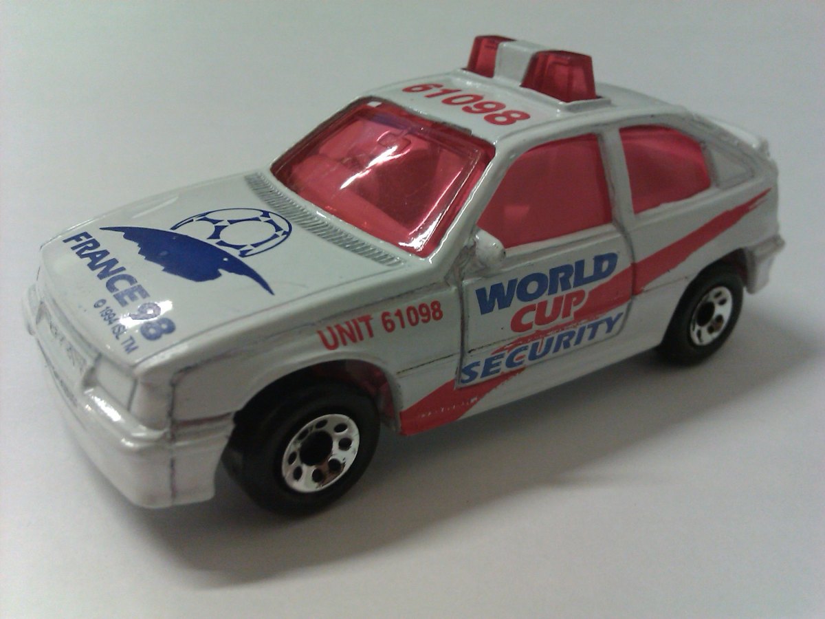 Hot Wheels Vauxhall Astra GTE / Opel Kadett GSi (Police Car)