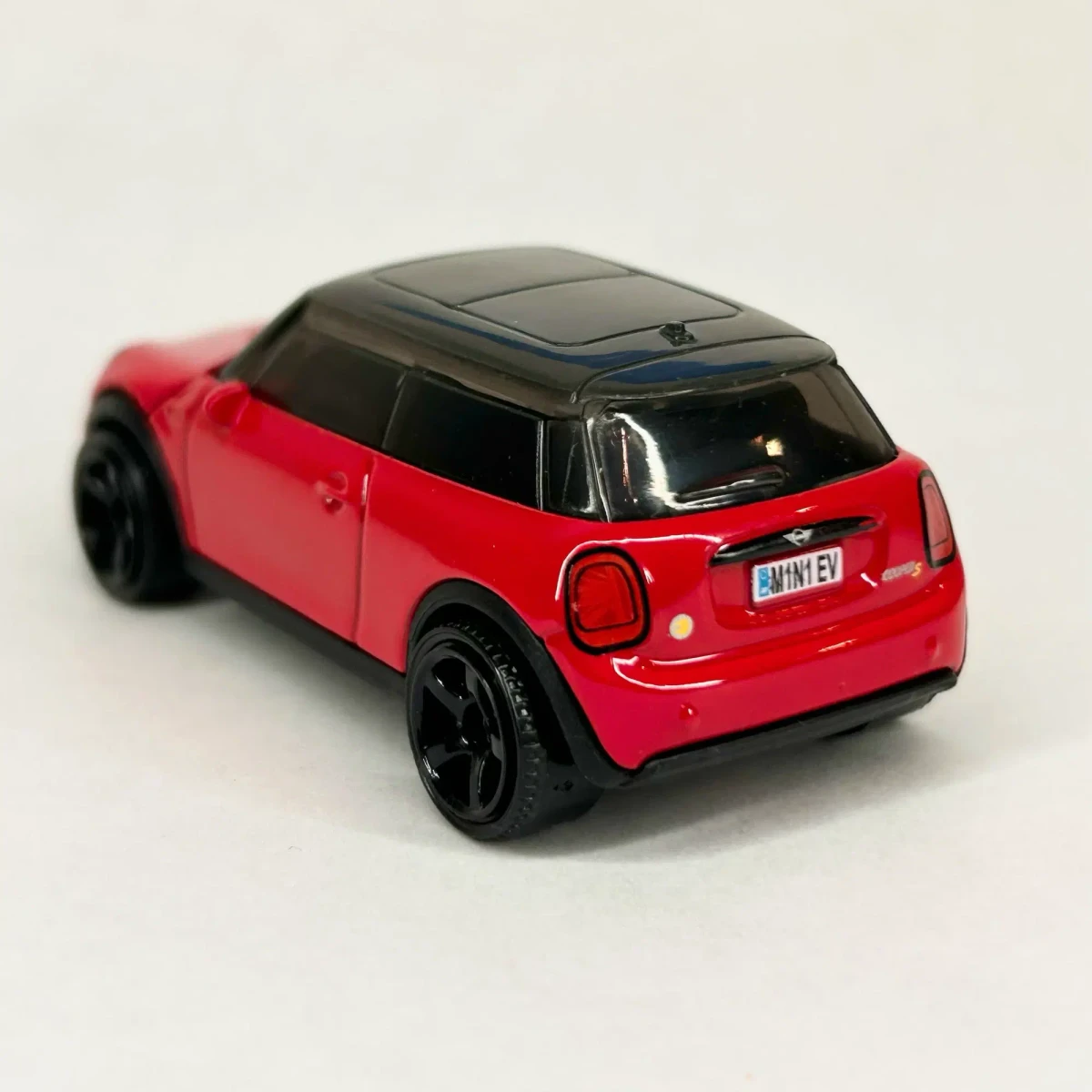 2026 2022 Mini Cooper SE Red: No Package: Image 6