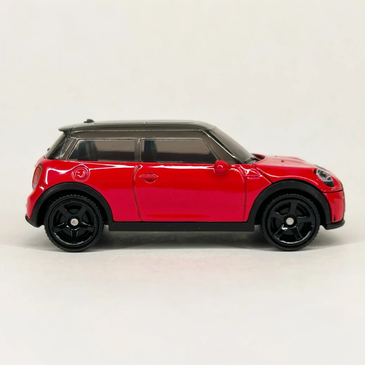 2026 2022 Mini Cooper SE Red: No Package: Image 2