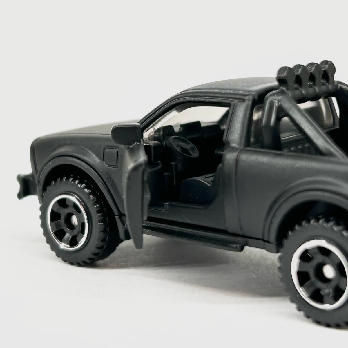 2026 Alpha Wolf Electric Truck Black: No Package: Image 4