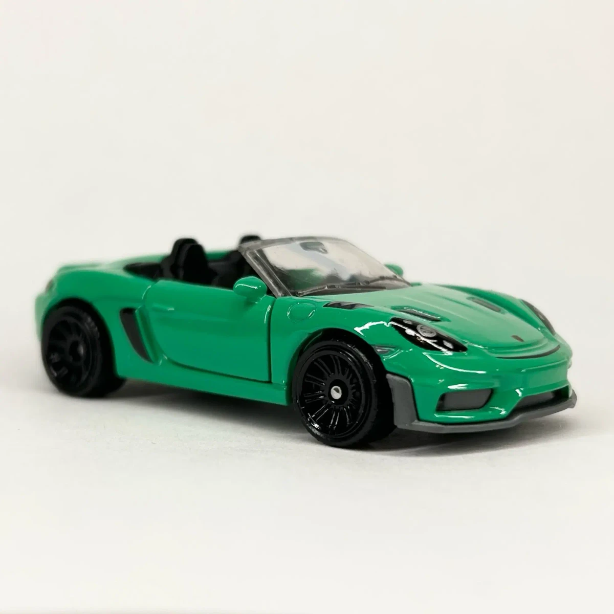 2026 2024 Porsche 718 Spyder RS Green: No Package: Image 2