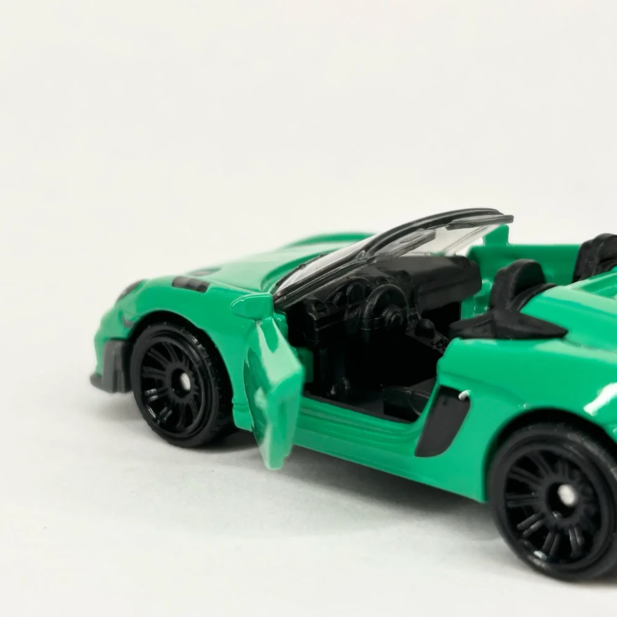 2026 2024 Porsche 718 Spyder RS Green: No Package: Image 5