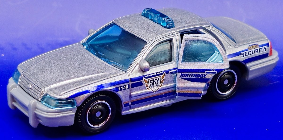 2025 2006 Ford Crown Victoria Silver: No package: Image 2