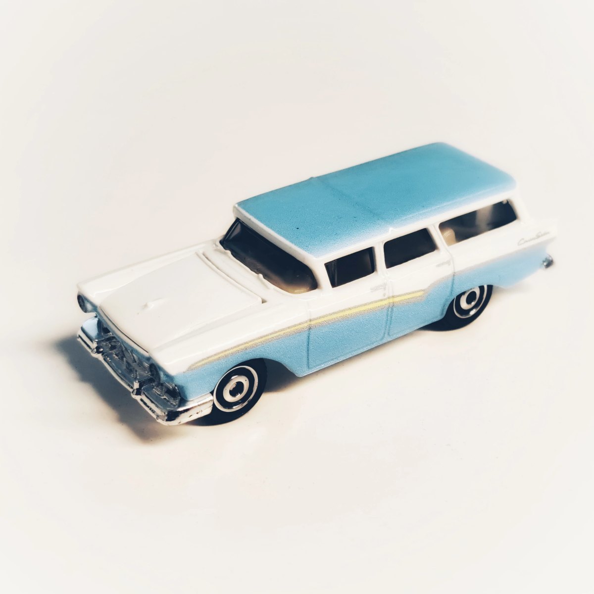 2025 1957 Ford Country Sedan White: No package: Image 2