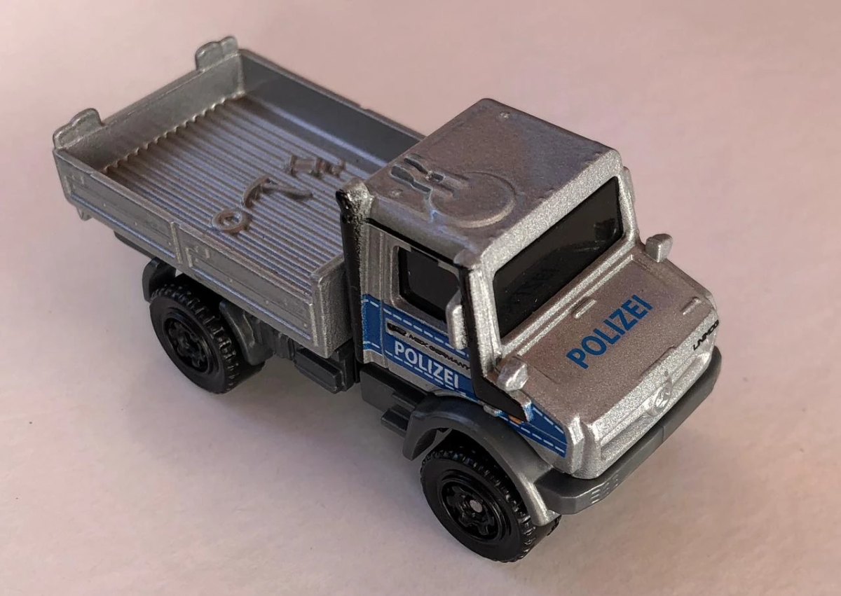 2023 Mercedes-Benz Unimog U5023 Grey: No package: Image 2