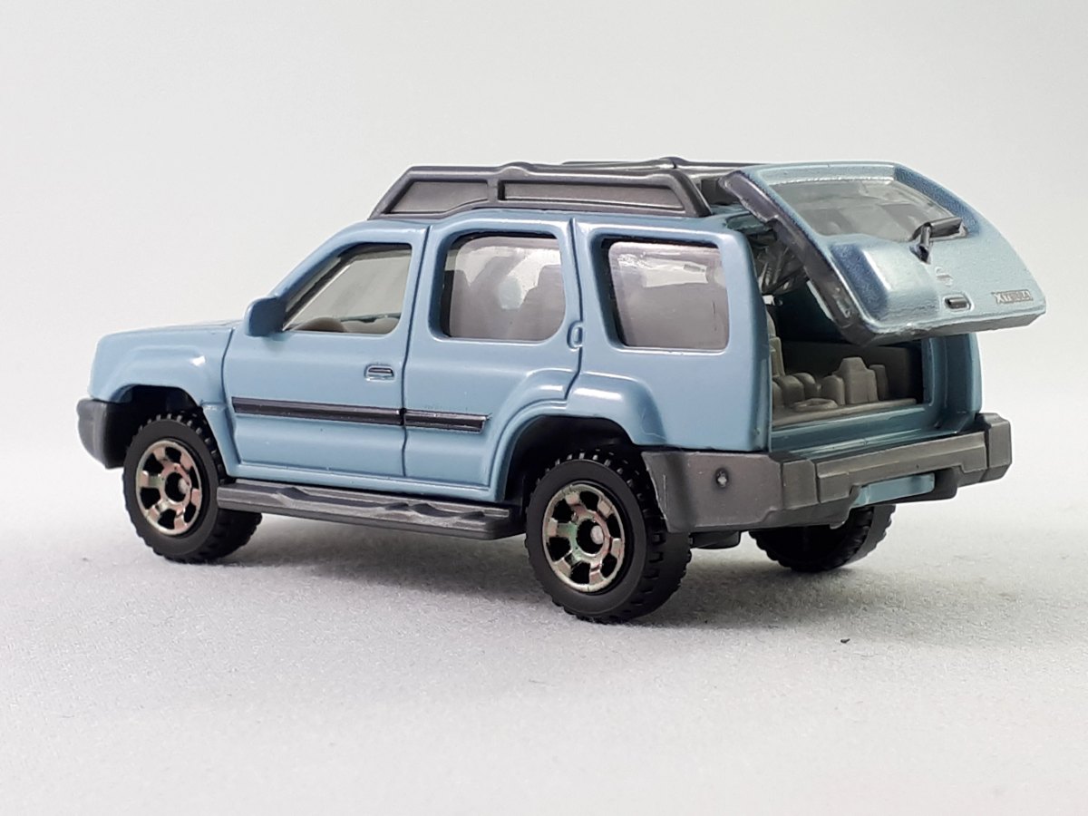 2019 2000 Nissan Xterra Blue: No package: Image 2
