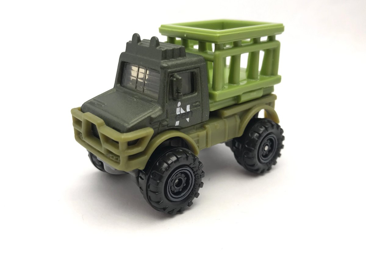 2025 97 Mercedes-Benz Unimog U1300: No package: Image 2
