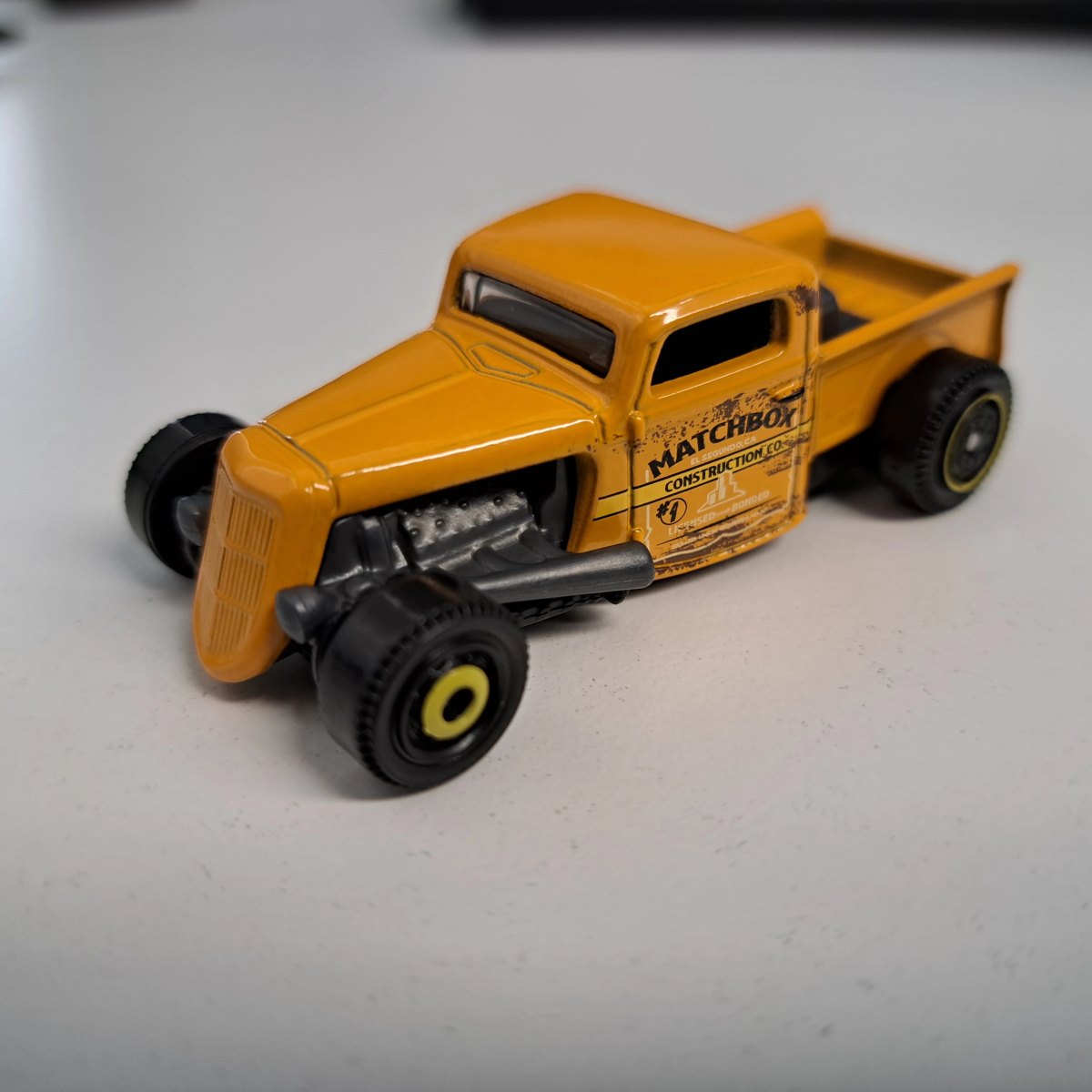 2025 35 Ford Pickup Orange: No package: Image 2